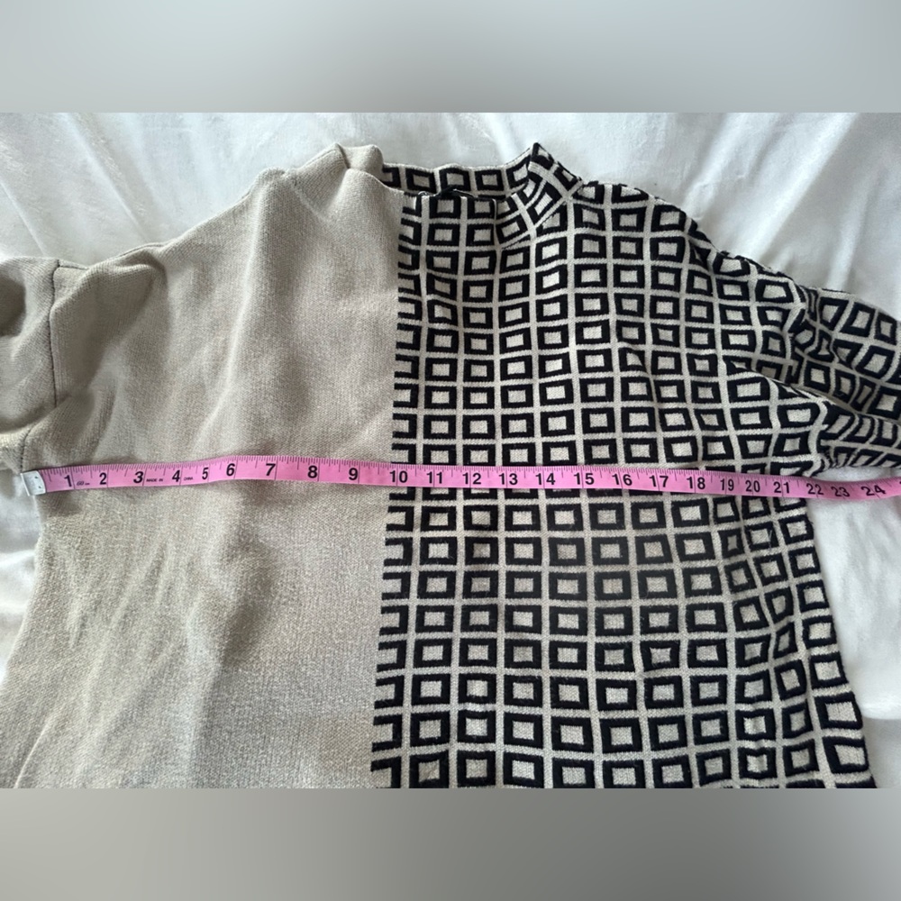 Geometric Block Patterned Sweater - Picture 4 of 6